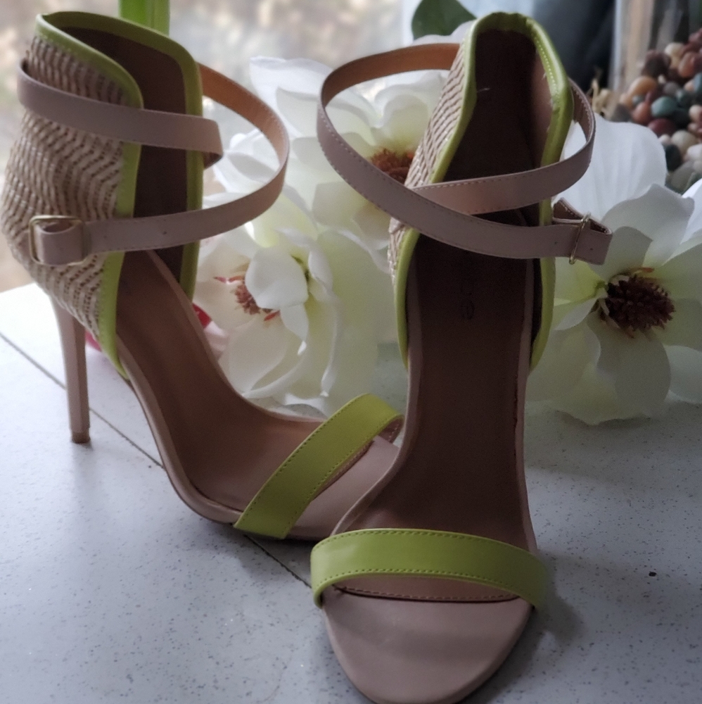 Shoes - Picture 3 of 4